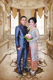 Model kebaya pengantin batak ini tentu menjadi daya tarik tersendiri bagi para wisatawan yang berkunjung ke sumatra utara dan sumatra timur, dimana ketika terjadi acara pernikahan atau kematian anggota keluarga, masyarakat sekitar menampilkan beragam nyanyian dan tarian sebagai identitas. 30 Model Kebaya Pengantin Modern Muslim Terbaru 2020