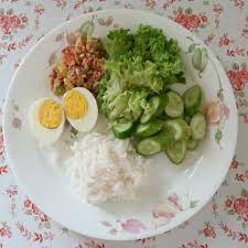 Ambil satu mangkuk lain untuk mencampurkan telur, garam, merica, dan tepung roti. Turun 16 Kg Dalam Masa 7 Bulan Wanita Ini Kongsi Menu Menu Sihat Yang Baik Untuk Diet Remaja