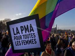 A gauche, la communiste elsa faucillon s'est réjouie au contraire d'une avancée juste et indispensable dont nous devons. La Majorite Des Francais Serait Favorable A L Ouverture De La Pma