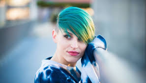 Sorprendi a tutti con dei capelli brillanti, colorati e luminosi. Fluo Hair E Tinte Pastello Fai Da Te Come Colorare I Capelli A Casa