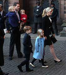 Maybe you would like to learn more about one of these? The Duke S Daughter Lady Edwina Grosvenor And Her Husband Dan Snow Arrive At The Service With Their Children Hugh Grosvenor Grosvenor Prince William And Kate