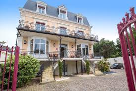Located Next To The Sea In Saint Malo Hotel La Villefromoy Is An Attractive Mansion Situated In A Residential District Of The City In 2020 Hotel Hotel La Mansions