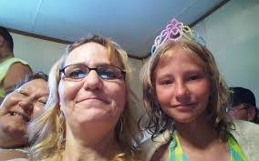 Sandra Hulsey's Instagram, Twitter & Facebook