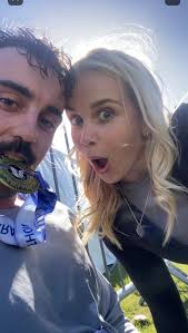 Congrats to this power couple! Hunter Woodhall gets GOLD in the paralympics  400M!!! they are a GOLD couple!