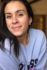 Water-resistant mascara for full lashes