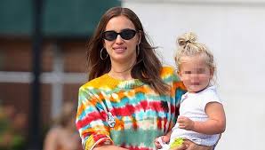 Jun 15, 2021 · irina shayk is on mommy duty!the supermodel took her daughter lea out to play in new york city on thursday, june 10, the same day she returned from her romantic france getaway with kanye west. Irina Shayk Smiles With Daughter 2 After Reaching Custody Agree Celebrity Style Entertainment And Fashion Actorwear