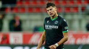 Kgaa die profimannschaft aktueller kader 2021/22 transfers saison 2021/22 trainerstab 2021/22 nationalspieler ehemalige spieler die zweite mannschaft frauenfußball trainer, vorsitzende bzw. Corona Verstoss Bei Hannover 96 5 Spieler Vom Training Ausgeschlossen