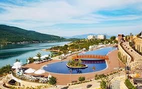 Alevler lüks otellerin yakınlarına kadar gelirken, tatilciler büyük panik yaşıyor.güvercinlik'te iki otel tahliye edildi. Titanic Deluxe Bodrum A Otelpuan Dan Odul Turizm Guncel Turizm Haberleri Turizm Gazetesi