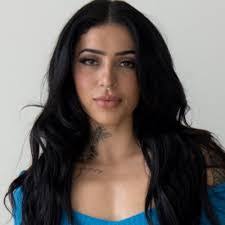 Jasmine Summers's Instagram, Twitter & Facebook