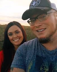 Amber Rowe's Instagram, Twitter & Facebook