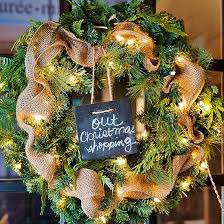 Couronne De Noel A Fabriquer Soi Meme 32 Couronnes De Noel Originales Decoration Noel Couronne Noel Idees De Decoration De Noel