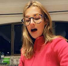 Viajou para vários países desfilando por diversas marcas. Luana Piovani Rebate Criticas Por Video Cantando Revista Marie Claire Celebridades