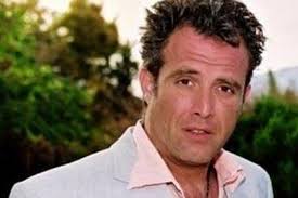 Από το τηλεφώνημα στη γραπτή καταγγελία είναι μια ζωή δρόμος. Pasxalhs Tsaroyxas Mikros Epesa 8yma Se3oyalikhs Parenoxlhshs Video Patras Events