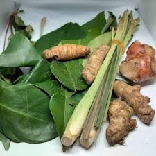 Manfaat daun serai ataus sereh sebagai pengharum masakan sudah tidak diragukaan lagi. Paket Bumbu Dapur Lengkap Jahe Laos Lengkuas Kunyit Serai Sereh Daun Jeruk Salam Shopee Indonesia