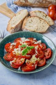 Der Genialste Tomatensalat Uberhaupt Zubereitet In Nur 10 Minuten Rezept Tomatensalat Tomatensalat Mit Zwiebeln Tomatensalat Rezepte
