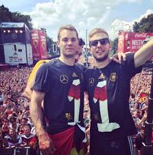 Wie hält bundestrainer joachim löw die zentrale vor der abwehr dicht? Borussia On Twitter Zwei Wm Helden Auf Der Fan Meile In Berlin Christoph Kramer Und Manuel Neuer Fohlenelf Http T Co I93lzdtxch