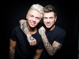 Buona fortuna è un brano scritto e interpretato dal giovane duo musicale benji & fede, contenuto nell'album siamo solo noise pubblicato il 2 marzo di quest'anno. Benji Fede Quando La Musica Fa Rumore E Lascia Il Segno