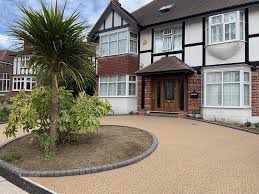 For professional paving services with fantastic results, choose judge paving in uxbridge. Resin Carriage Driveway Whestone N20 London Diamond Driveways