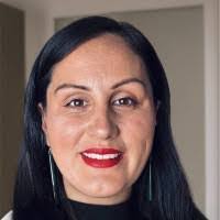 Laurie Kenny's Instagram, Twitter & Facebook