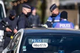 Ce nouveau modèle, plus ergonomique et mieux adapté aux besoins des policiers devrait favoriser un contact moins violent. Hauts De Seine Matraque Lors D Un Controle De Police Un Jeune Homme Transporte A L Hopital Allo17 Fr