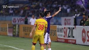 Phút bù giờ thứ nhất của hiệp 1, thủ môn văn công bắt không dính bóng sau cú sút phạt của rodrigo dias bên phía. Káº¿t Quáº£ Nam Ä'á»‹nh Vs Ha Ná»™i Video V League 2021