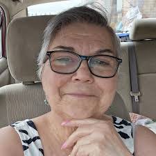 Anne Hovey's Instagram, Twitter & Facebook