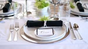 Susunatur bagi kelas abad ke 21 adalah mesti mempunyai beberapa ciri yang penting, iaitu membolehkan pelajar terlibat secara aktif dengan pdp yang berlangsung, membina ruang autonomi pembelajaran dan menselarikan ruang pembelajaran fizikal dengan ruang pembelajaran mental. Atur Dekorasi Meja Makan Dengan Aturan Tradisional Lifestyle Liputan6 Com