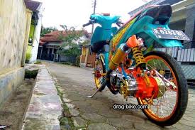 50 Foto Gambar Modifikasi Beat Kontes Street Racing Jari Jari Drag Bike Com Di 2020 Fotografi Abstrak Gambar Motor