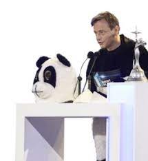 Последние твиты от bart de wever (@bart_dewever). Panda Bart Steekt Zijn Middenvinger Op Brussel De Standaard Mobile