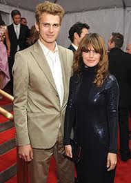 In 2008, rachel bilson and hayden christensen met on the set of jumper—and also appeared together in new york, i love you—and have a daughter named briar rose. Rachel Bilson Accepts Hayden Christensen S Marriage Proposal