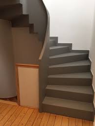 Halbgewendelte Blechtreppe Mit Rundem Krummling Treppe Haus Treppe Betontreppe