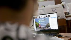 Akan tetapi hanya melibatkan satu orang guru, satu orang siswa dan di dampingi oleh orang tua atau wali siswa. Di Masa Pandemi Covid 19 Sekolah Spk Sudah Terbiasa Adopsi Pembelajaran Daring Tribunnews Com Mobile