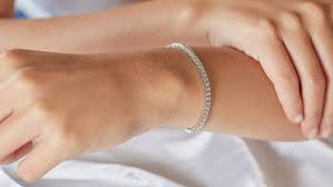 How to Buy a Diamond Tennis Bracelet | Diamond Buzz