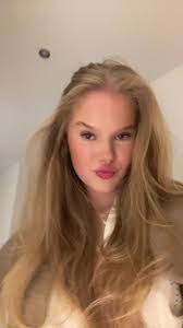 Frieda Rose's Instagram, Twitter & Facebook