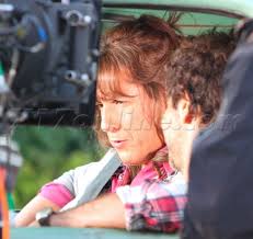 Veja Adam Sandler vestido de mulher no set de Jack and Jill |