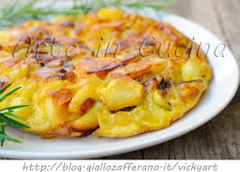 Il motivo risiede nel fatto che la cipolla risulta essere un ho rosolato della mortadella tagliata a dadini poi ho aggiunto la cipolla tagliata sottilmente e alla fine ho aggiunto le patate tagliate a bastoncini. Tortilla Di Patate E Cipolle In Padella Veloce