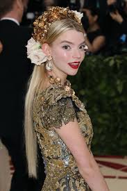 Step inside the 2018 met gala for an exclusive look at the decor, cocktails, performance, tablescapes and more. P Marjorie Harvey S Crown Featured Gigantic Red Roses P Photo 27 Bizarre And Beautiful Crowns At The Met Gala Revelist