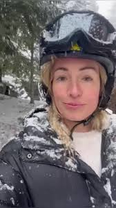 When enthusiasm makes up for lack of talent…. There’s nothing quite like  being a ‘solid beginner‘ and managing to fall over twice from standstill !  ❄️⛷️