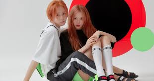 Even though, according to the cdc, most people already get enough vitamin e in their diet, we asked experts what this nutrient does for your body and why it's important to make sure you're eating your nuts and seeds. Hyuna And E Dawn Is One Of K Pop S Greatest Love Stories And They Ve Just Landed A Couple S Cf Deal Koreaboo