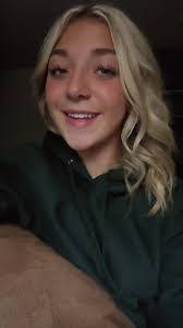 Danielle Schofield's Instagram, Twitter & Facebook