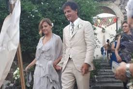 Vedi i prezzi e le recensioni dei clienti. Irene Grandi Sposa In Grigio Sull Altare Per La Seconda Volta Con L Abito Vintage