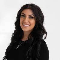 Mary Vlahos's Instagram, Twitter & Facebook