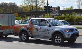 Die rechnungslegung schlüssig und angepasst. Optisch Gefalliger Mitsubishi L200 Firmen Pickup Einer Garten Und Landschaftsbau Firma Mit Hanger Am 20 04 16 Berlin Marzahn Karow900 Startbilder De