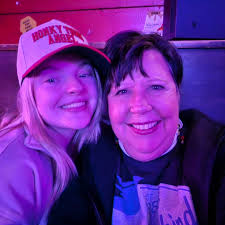 Leslie Flack Miller (@lesliemillersongs) • Instagram photos and videos