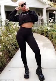 Blac Chyna Amber Rose Instagram Strike A Pose Amber Rose Proudly Flaunted Her Flat Midsection And Toned Legs In A Flirty Instagram Taken In Front Of Bes Fashion Miami Fashion Week Amber Rose