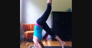 How To Get Into Your Headstand Here S A Quick Little How To On Getting Into Your Yoga Headstands It S A Supported Heads Headstand Headstand Yoga Yoga Class