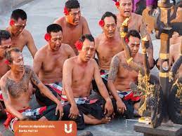 Pola lantai garis lengkung terdapat pada tari kecak di bali. Pola Lantai Tari Kecak Beserta Sejarah Singkat Dan Maknanya Kumparan Com