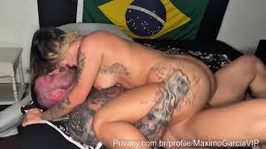 Mariana Ladeira fazendo um boquete e cavalgando num caralho ereto com perfeição e erotismo