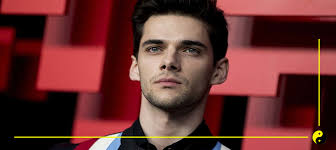 Pablo (alberto vargas) fue el novio de marina (maría pedraza) en la primera temporada de élite y, a diferencia del resto de. Elite Pablo Kim Arsivleri Yorum Guncel