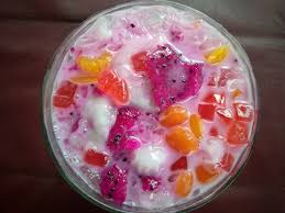 Ya, minuman yang selalu disajikan saat puasa atau minuman tersebut adalah es buah. Sop Buah Sehat Dan Manis Cek Resepnya Di Sini